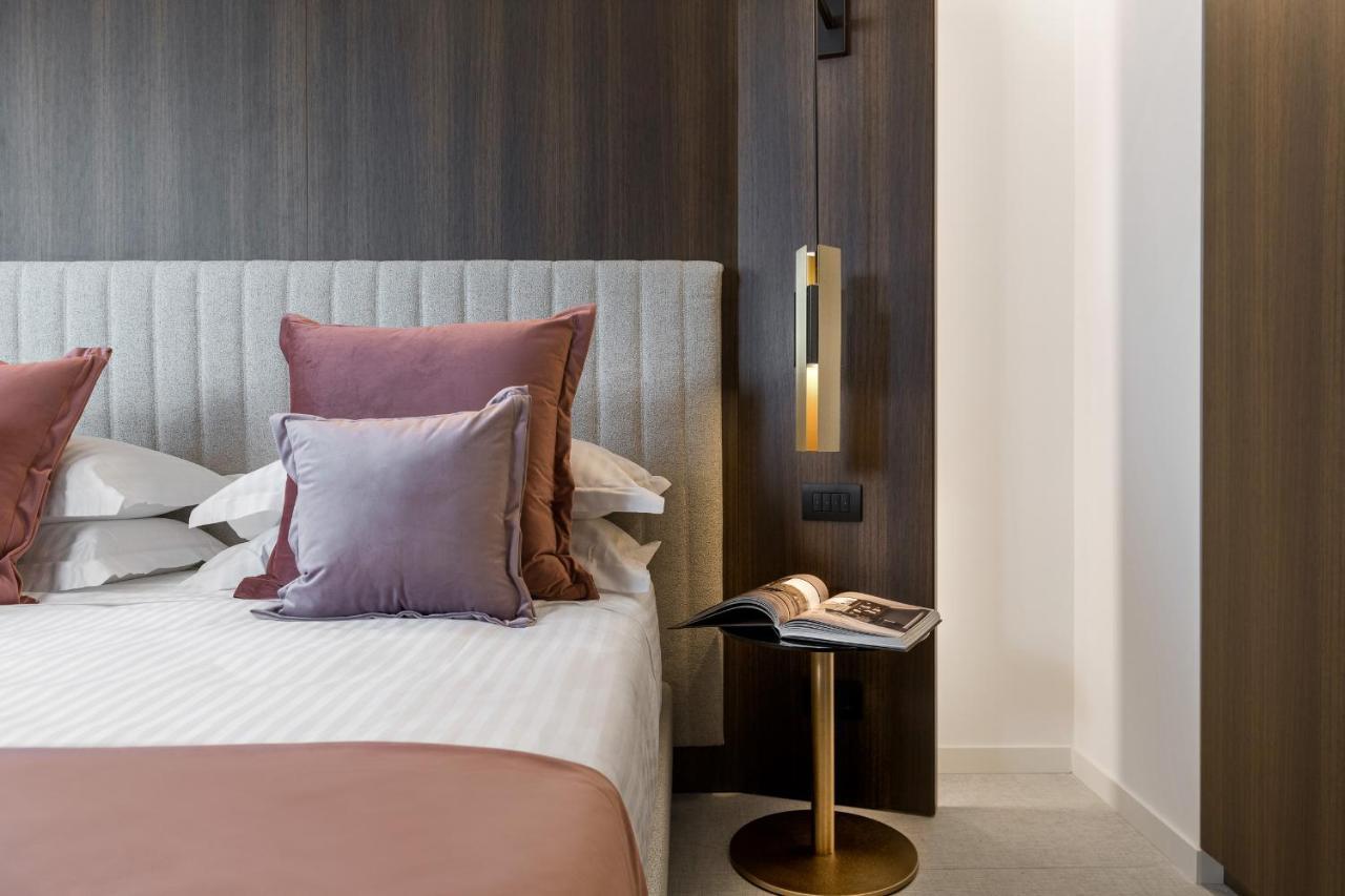 We Me Suite Hotel Riccione Bagian luar foto