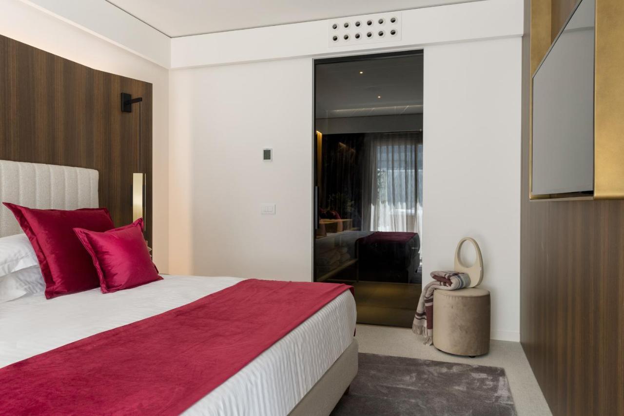 We Me Suite Hotel Riccione Bagian luar foto