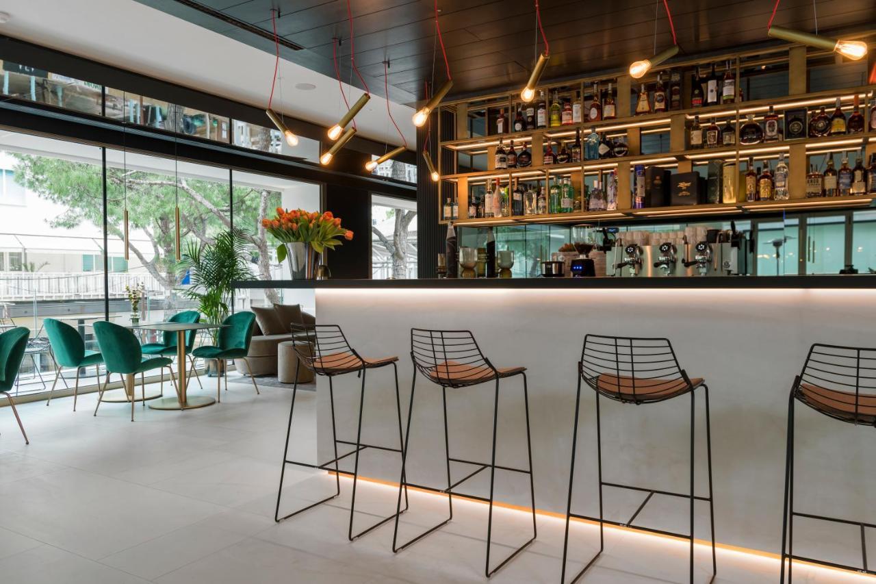 We Me Suite Hotel Riccione Bagian luar foto
