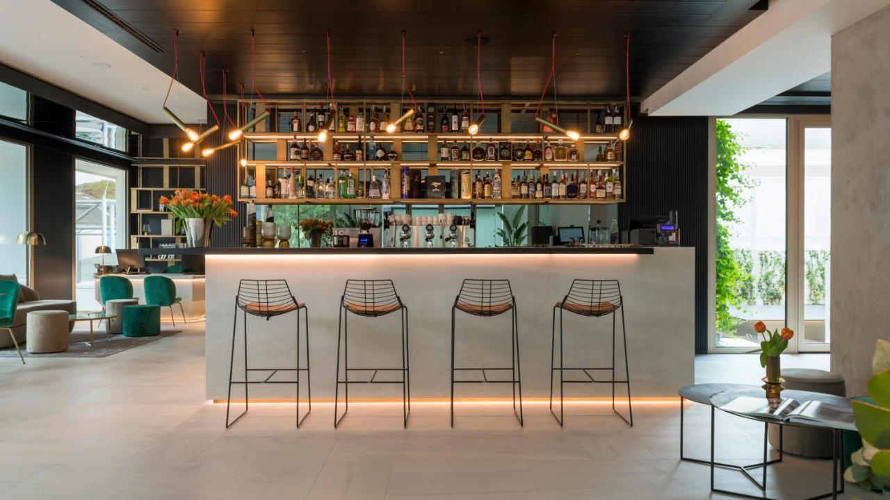 We Me Suite Hotel Riccione Bagian luar foto