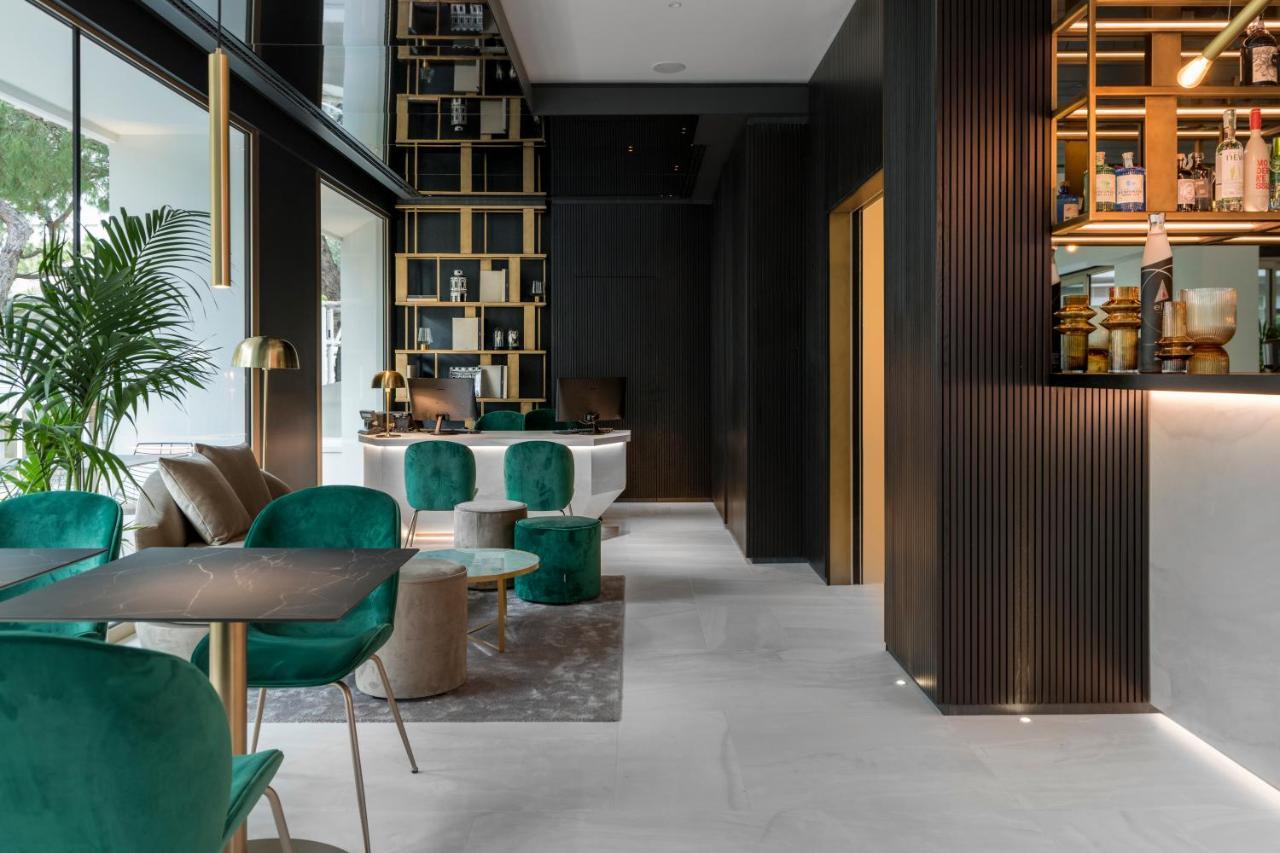 We Me Suite Hotel Riccione Bagian luar foto