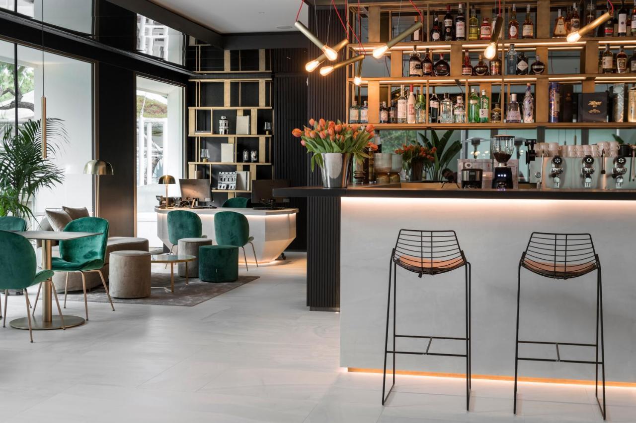 We Me Suite Hotel Riccione Bagian luar foto
